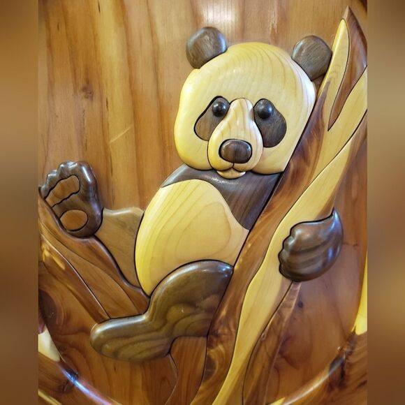 Huge Intarsia Panda - Picture 2 of 4